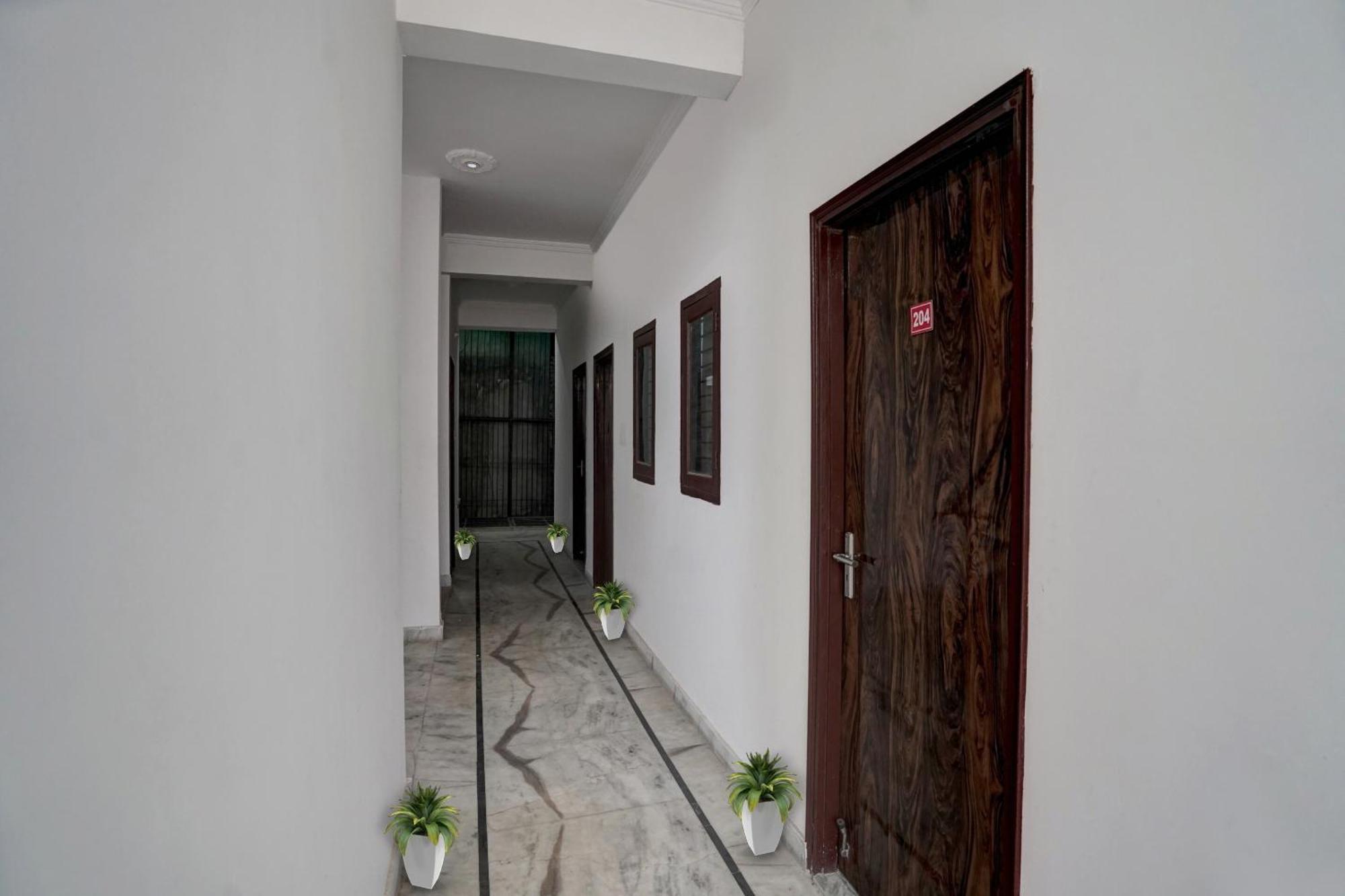 Collection O Samira Residency Near Botanic Garden Of Indian Republic Hotel Noida Exterior photo